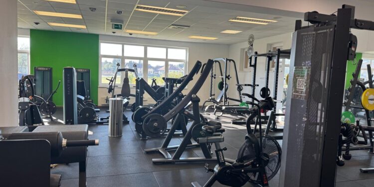 Kraftbereich mit Assault Bike – fit+ Eggelsberg