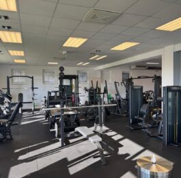 Trainingsfläche mit Matrix-Geräten – fit+ Eggelsberg