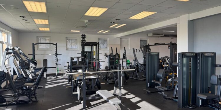 Trainingsfläche mit Matrix-Geräten – fit+ Eggelsberg
