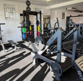 Beinpresse und Rack-Bereich – fit+ Eggelsberg